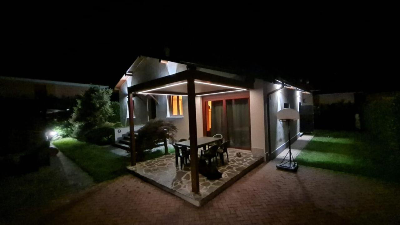 Villa Iris -Pet Friendly Stay - Garden - Private Parking- Bike Friendly Holiday House Колико Екстериор снимка